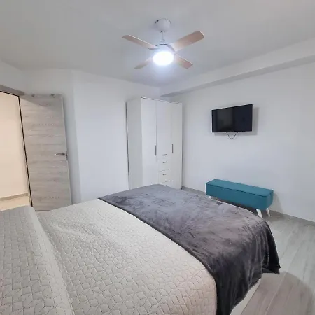 En Frente Al Puerto!