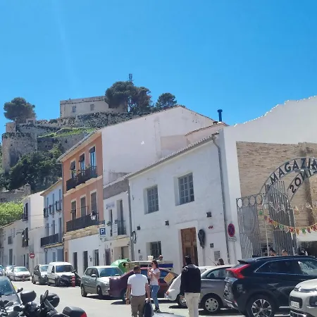 En Frente Al Puerto!