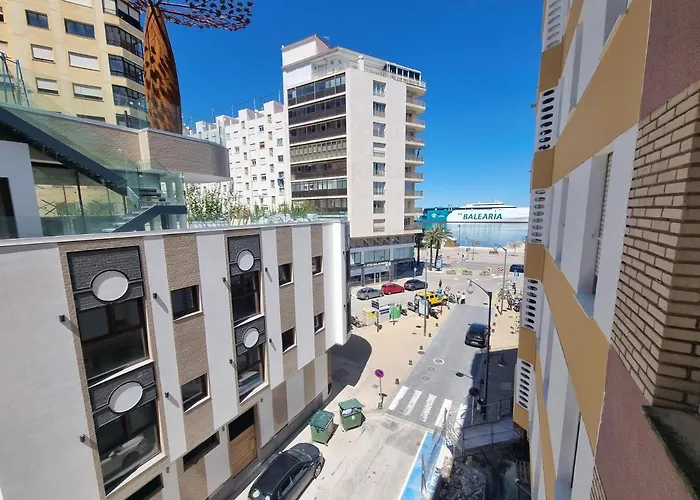 En Frente Al Puerto!