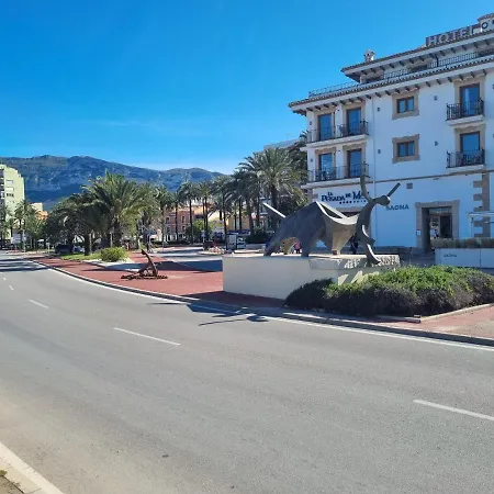 En Frente Al Puerto! Denia