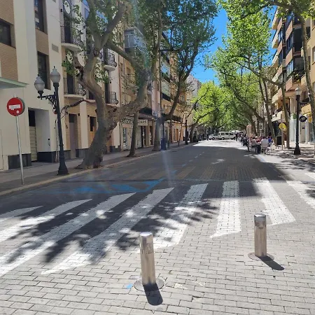 En Frente Al Puerto! Denia